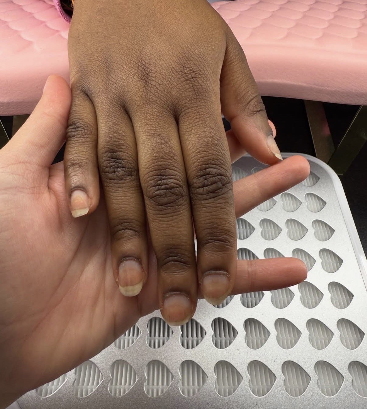 Avant : ongles naturels courts
