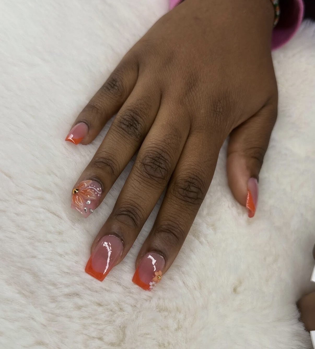 Après : french corail avec nail art fleuri