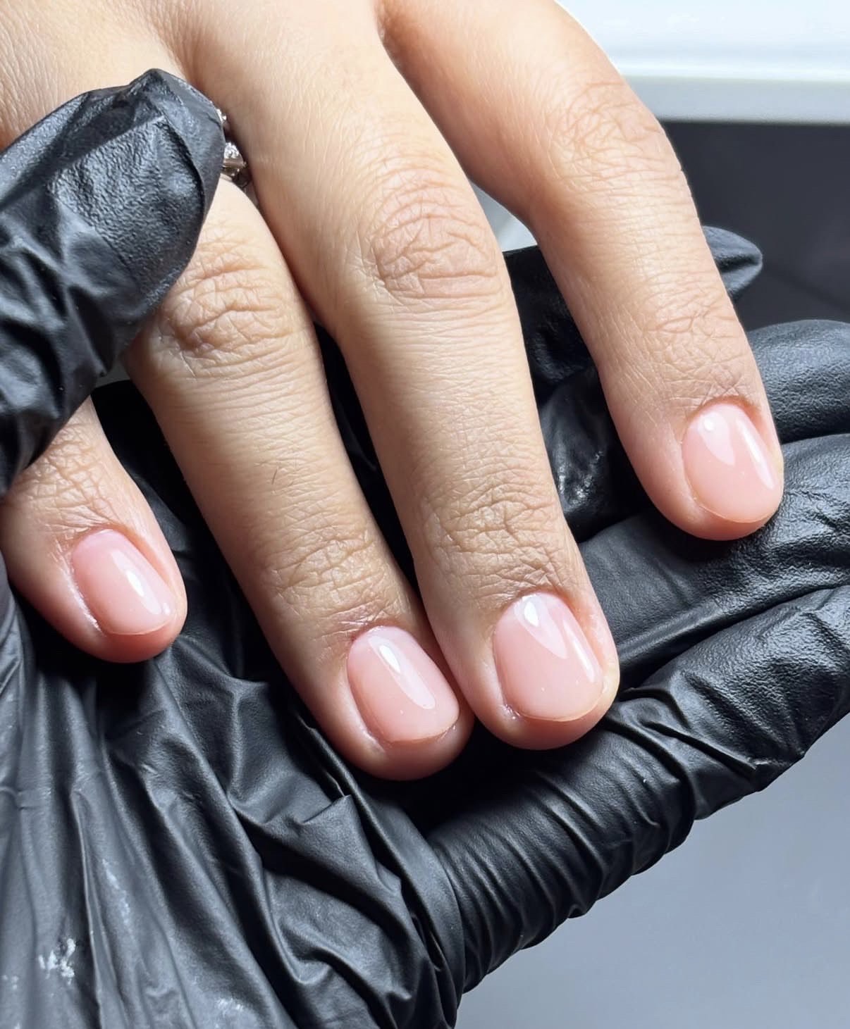 Après : pose nude naturelle brillante
